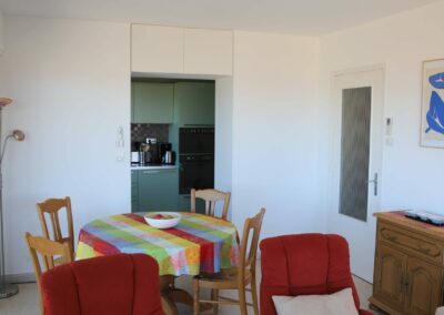 Appartement 2 - Juan-Les-Pins-salle a manger-meublévue mer