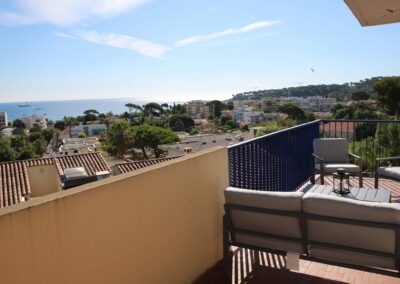 Appartement 2 - Juan-Les-Pins-salon terrasse-vue mer