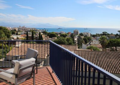 appartement 2 - Juan-Les-Pins-Balcon-vue mer-mini salon